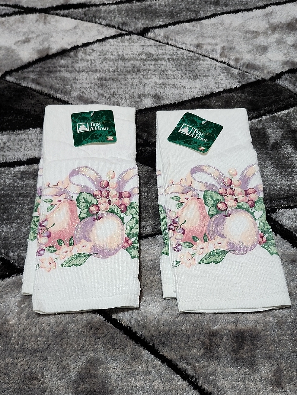 VINTAGE TRIM A HOME SHIMMER/GLITTER SUGARED FRUIT THEMED KITCHEN TOWELS SET
